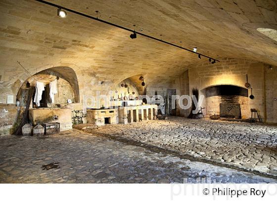 CHATEAU DE BIRON, PERIGORD POURPRE, DORDOGNE. (24F07711.jpg)