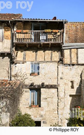 LES MAISONS DU BORD DE L' EAU, CITE MEDIEVALE  DE PERIGUEUX, DORDOGNE. (24F08905.jpg)