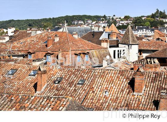 VUE DEPUIS LES TOITS DE LA CATHEDRALE SAINT FRONT, CITE MEDIEVALE  DE PERIGUEUX, DORDOGNE. (24F09005.jpg)