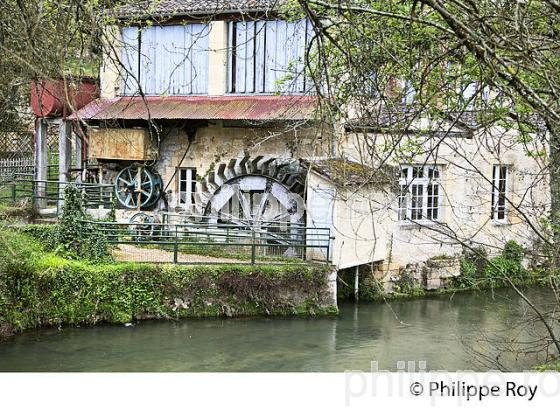 ANCIENNES PAPETERIES DE COUZES ET SAINT FRONT , VALLEE DE LA DORDOGNE. (24F10717.jpg)