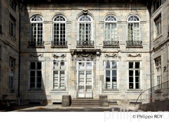HOTELS PARTICULIERS ET IMMEUBLES, BESANCON, FRANCE (25F00823.jpg)