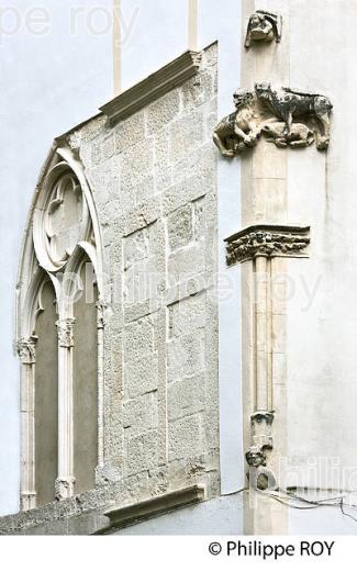 VESTGES EGLISE E, RUE DES MARCHANDS, QUARTIER DE L' ECUSSON,   VILLE DE NIMES ,  GARD, LANGUEDOC. (30F01815.jpg)