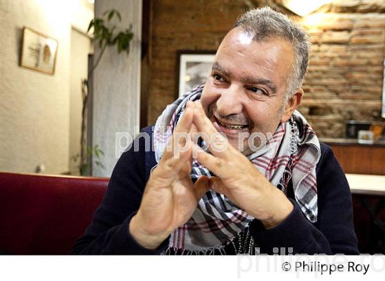 MAGYD CHERFI, CHANTEURET PAROLIER , GROUPE ZEBDA, TOULOUSE. (31F02321.jpg)