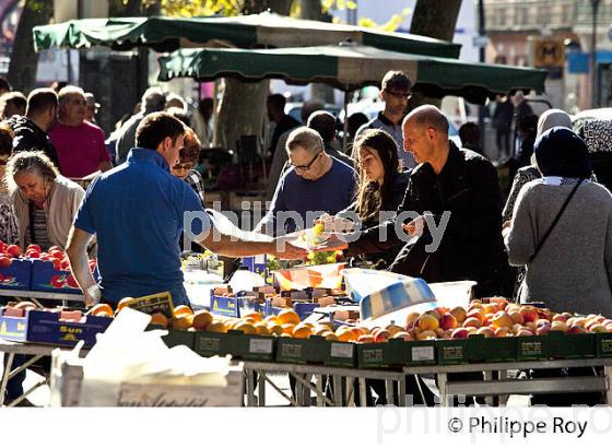 MARCHE FRUITS ET LEGUMES, LE C CRISTAL, BOULEVARD DE STRASBOURG, TOULOUSE. (31F02429.jpg)