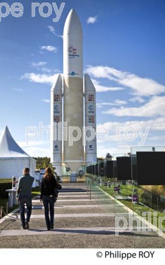 LANCEUR  ARIANE 5, LES JARDINS  DE LA  CITE DE L' ESPACE, TOULOUSE. (31F02533.jpg)