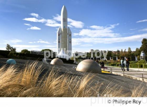 LANCEUR  ARIANE 5, LES JARDINS  DE LA  CITE DE L' ESPACE, TOULOUSE. (31F02537.jpg)