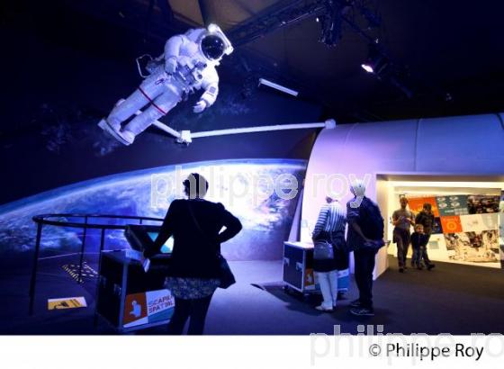 EXPOSITION, LA VIE DES ASTRONAUTES, DANS L' ESPACE,  CITE DE L' ESPACE, TOULOUSE. (31F02711.jpg)