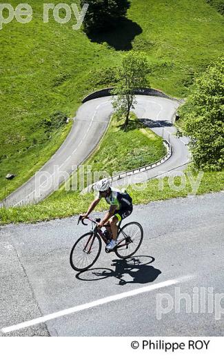 VELO, MONTEE  DU COL DE MENTE,  COMMUNE DE BOUTX,  HAUTE-GARONNE. (31F05717.jpg)