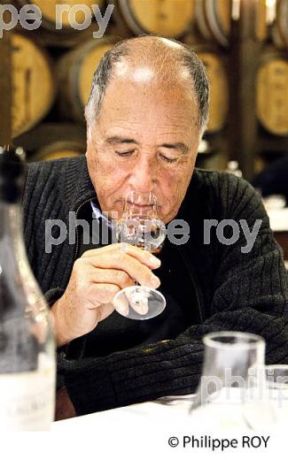JEAN-JACQUES LESGOURGUES,  CHATEAU DE LAUBADE, SORBETS,  BAS-ARMAGNAC, GERS. (32F01331.jpg)