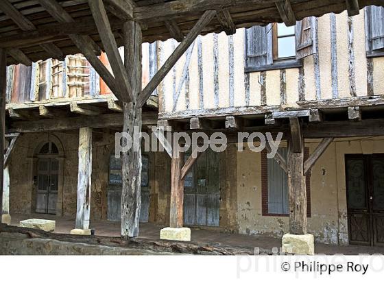 VILLAGE FORTIFIE DE BASSOUES, BASTIDE DE GASCOGNE, GERS. (32F01506.jpg)