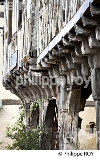 VILLAGE FORTIFIE DE BASSOUES, BASTIDE DE GASCOGNE, GERS. (32F01509.jpg)
