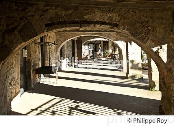 VILLAGE FORTIFIE DE FOURCES, BASTIDE DE GASCOGNE, GERS. (32F01621.jpg)