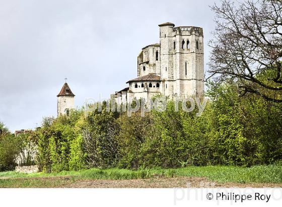 VILLAGE FORTIFIE  DE LA ROMIEU,  GASCOGNE, GERS. (32F01627.jpg)