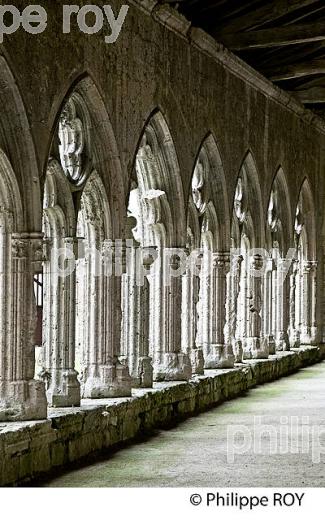 VILLAGE FORTIFIE DE LA ROMIEU, GASCOGNE, GERS. (32F01701.jpg)