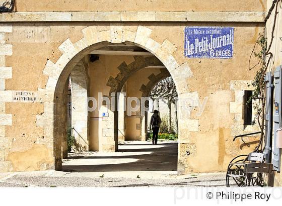 VILLAGE FORTIFIE DE LAVARDENS, GASCOGNE, GERS. (32F01731.jpg)