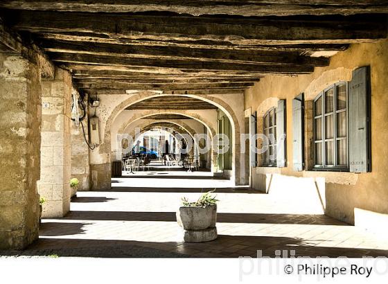 VILLAGE FORTIFIE DE MONTREAL DU GERS, BASTIDE DE GASCOGNE, GERS. (32F01825.jpg)