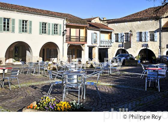 VILLAGE FORTIFIE DE MONTREAL DU GERS, BASTIDE DE GASCOGNE, GERS. (32F01826.jpg)