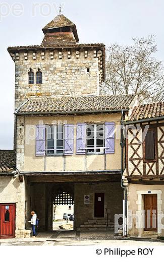 VILLAGE FORTIFIE DE SARRANT, GASCOGNE, GERS. (32F01834.jpg)