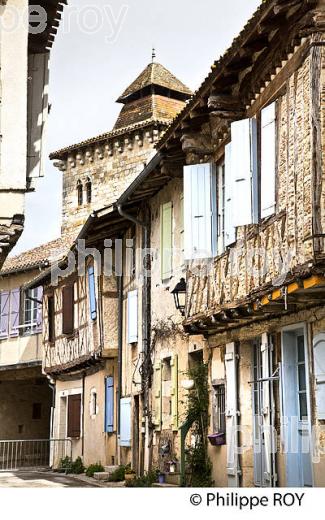 VILLAGE FORTIFIE DE SARRANT, GASCOGNE, GERS. (32F01835.jpg)