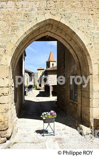 VILLAGE FORTIFIE DE TILLAC, GASCOGNE, GERS. (32F01906.jpg)