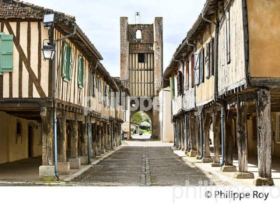 VILLAGE FORTIFIE DE TILLAC, GASCOGNE, GERS. (32F01911.jpg)
