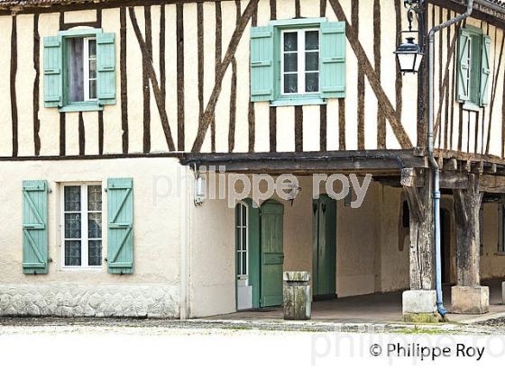 VILLAGE FORTIFIE DE TILLAC, GASCOGNE, GERS. (32F01915.jpg)