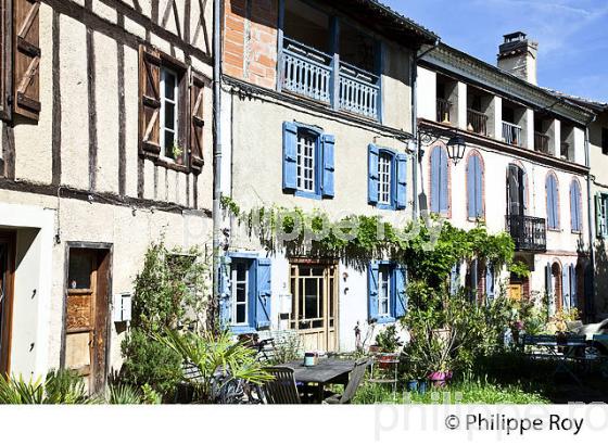 VILLAGE FORTIFIE DE SIMORRE, GERS, GASCOGNE. (32F02012.jpg)