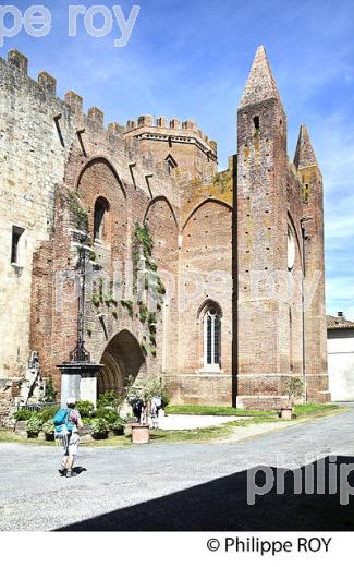 VILLAGE FORTIFIE DE SIMORRE, GERS, GASCOGNE. (32F02017.jpg)