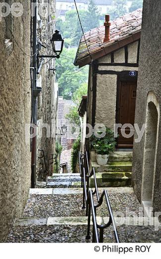 LA VIEILLE VILLE DE  AUCH,  GERS,  GASCOGNE. (32F02116.jpg)