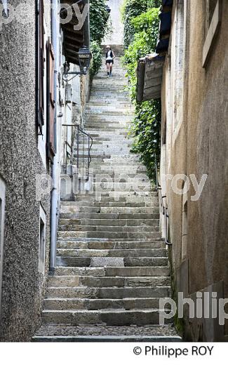 LA VIEILLE VILLE DE AUCH, GERS, GASCOGNE. (32F02120.jpg)