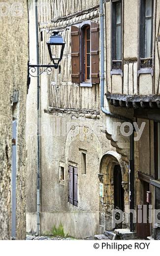 LA VIEILLE VILLE DE AUCH, GERS, GASCOGNE. (32F02122.jpg)