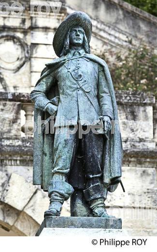 LA VIEILLE VILLE DE  AUCH,  GERS,  GASCOGNE. (32F02208.jpg)