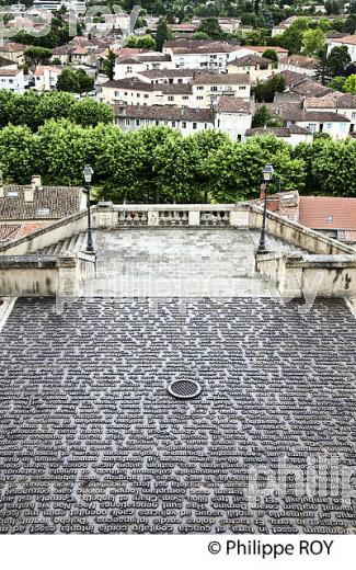 LA VIEILLE VILLE DE AUCH, GERS, GASCOGNE. (32F02209.jpg)