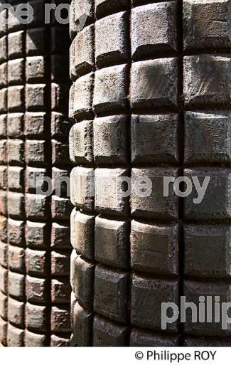 LA VIEILLE VILLE DE AUCH, GERS, GASCOGNE. (32F02222.jpg)