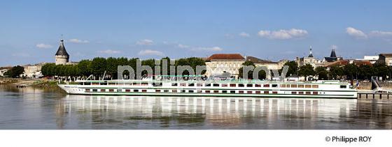 CROISIERE FLUVIALE SUR LA DORDOGNE, LIBOURNE, GIRONDE, AQUITAINE. (33F17432.jpg)