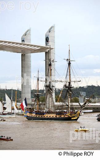 ARRIVEE DU VIEUX GREEMENT L' HERMIONE A BORDEAUX, GIRONDE, AQUITAINE. (33F17910.jpg)