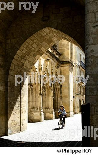 PORTE DE LA GROSSE CLOCHE, QUARTIER SAINT ELOI,   BORDEAUUX , GIRONDE. (33F21137.jpg)