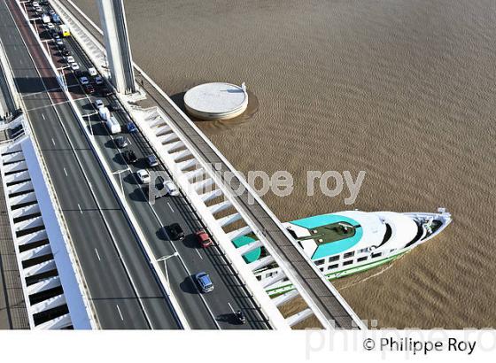LE PONT LEVANT CHABAN-DELMAS, SUR LA GARONNE, BORDEAUX, GIRONDE. (33F23520.jpg)