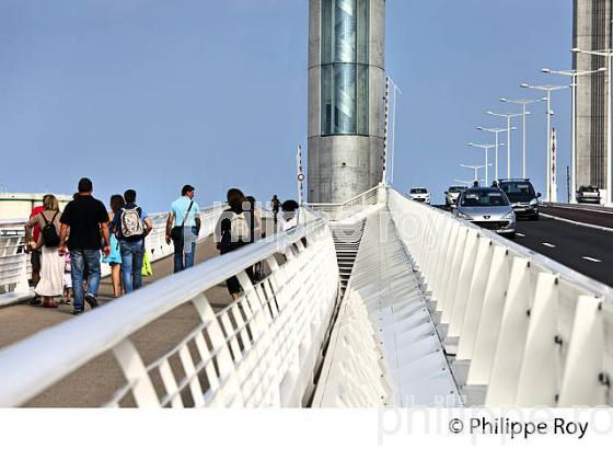 LE PONT LEVANT CHABAN-DELMAS, SUR LA GARONNE, BORDEAUX, GIRONDE. (33F23614.jpg)