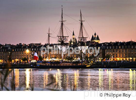L' HERMIONE , FACADE  DES QUAIS, LA GARONNE, PORT DE LA LUNE, VILLE DE BORDEAUX, GIRONDE. (33F24418.jpg)