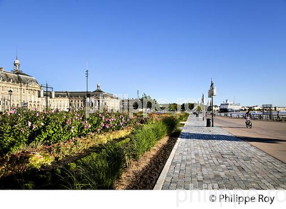PALAIS  DE LA BOURSE, 18 EME SIECLE, ET PROMENADE DES QUAIS,   PORT DE LA LUNE, VILLE DE BORDEAUX. (33F24628.jpg)