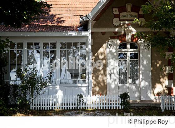 VILLA, QUARTIER DES 44 HECTARES, PRESQU' ILE DU CAP FERRET, BASSIN D' ARCACHON, GIRONDE. (33F27236.jpg)