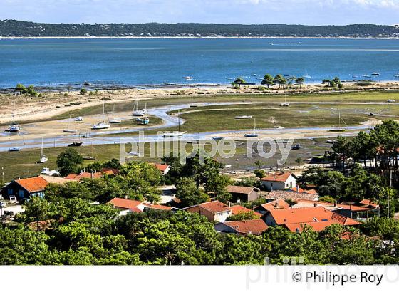 PANORAMA SUR LE BASSIN D' ARCACHON DEPUIS  LE PHARE DE  LA PRESQU' ILE DU CAP FERRET, GIRONDE. (33F27526.jpg)