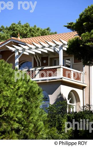 ARCHITECTURE, VILLA DU QUARTIER DU MOULLEAU , ARCACHON, COTE ATLANTIQUE, GIRONDE, AQUITAINE. (33F27839.jpg)