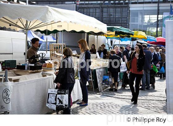 LE MARCHE  DE BRUGES, BORDEAUX METROPOLE, GIRONDE. (33F28124.jpg)