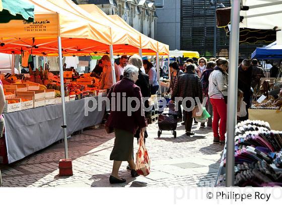 LE MARCHE  DE BRUGES, BORDEAUX METROPOLE, GIRONDE. (33F28125.jpg)