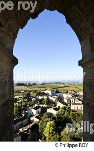 LE  VILLAGE DE SAINT-EMILION, VU DEPUIS LE CLOCHER,  GIRONDE. (33F28509.jpg)