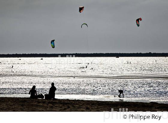 KITESURF, PLAGES DES ARBOUSIERS, ARCACHON, BASSIN D' ARCACHON, GIRONDE. (33F30538.jpg)