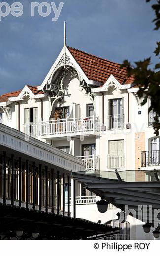 PLACE DES MARQUISES, QUARTIER DU COEUR DE  VILLE, ARCACHON, GIRONDE. (33F31937.jpg)