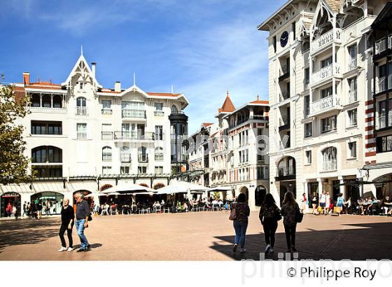 PLACE DES MARQUISES, QUARTIER DU COEUR DE  VILLE, ARCACHON, GIRONDE. (33F31940.jpg)